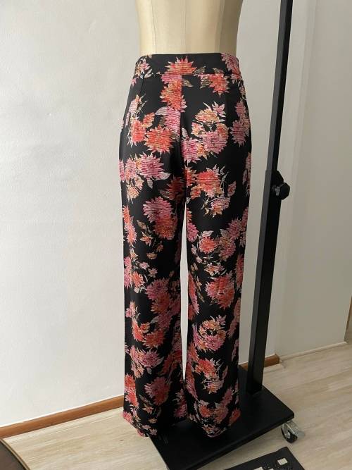 Beautiful High-waisted, wide leg floral brocade trousers - size 10
