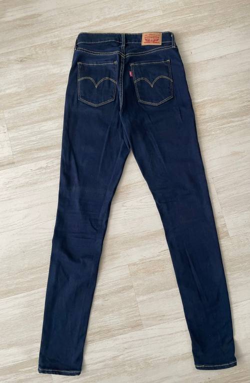Ladies Levis 721 HIGH RISE SKINNY - Size 28
