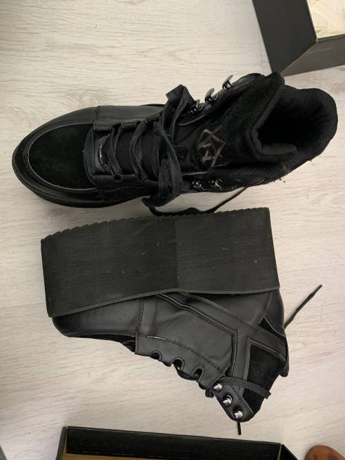 YRU COZMOS BLACK PLATFORMS *Very Rare* Ladies Size 7