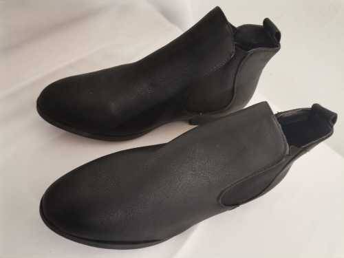New ladies ankle boots blk size 4