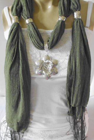 STUNNING DARK GREEN SCARF WITHFLOWER