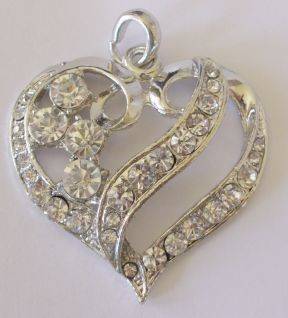 STUNNING HEART NECKLACE
