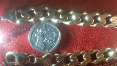 ** VALUE R110,000 ** Solid 9ct Gold men's neck chain (110 grams)