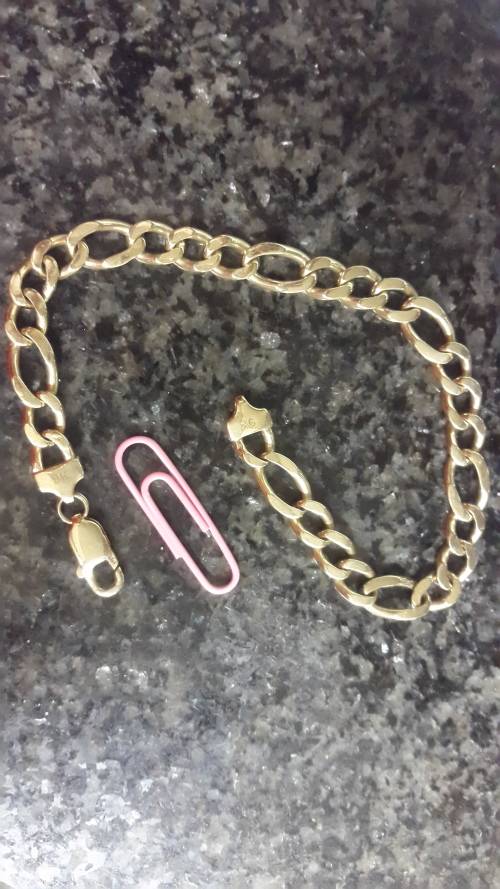 ** VALUE R22,000 ** Solid 9ct Gold bracelet (22 grams)