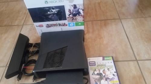 XBOX 360 , 4GB + Kinect + 4 Games + 1 Remote