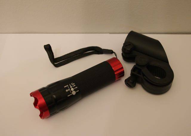 Bike/Bicycle Front Light - CREE Q5 Flashlight - 240 lm Torch - 3 modes + Clip/bicycle mount