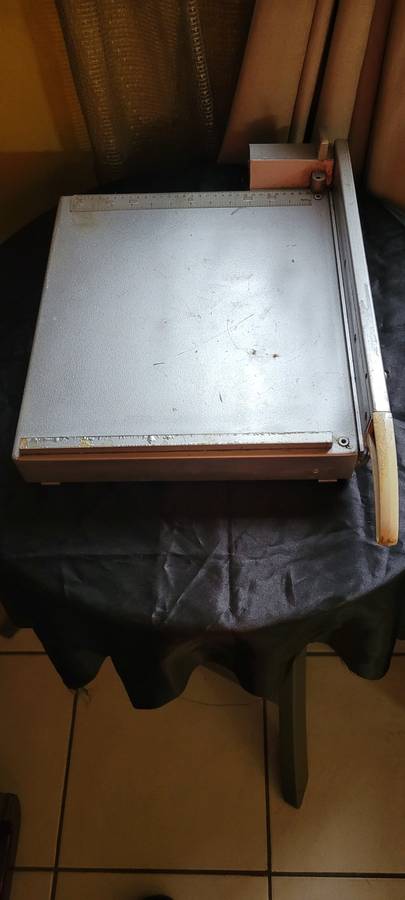 Guillotine Paper Cutter