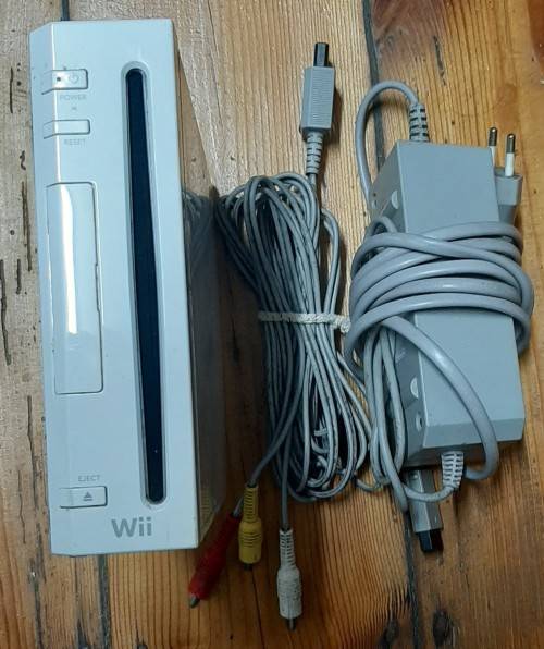 White Wii Console Working
