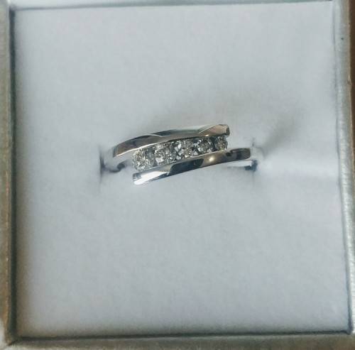 White Gold Diamond Ring - 10kt Solid Gold -  Size N - 0.300 Round Cut Diamonds