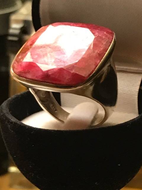 MAGNIFICENT VINTAGE - HUGE  NATURAL RUBY- STERLING SILVER RING.
