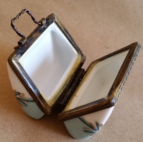 Vintage ceramic type Miniture Handbag