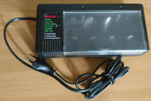 Universal Ni-Cd / Ni-MH Battery Charger with Discharger