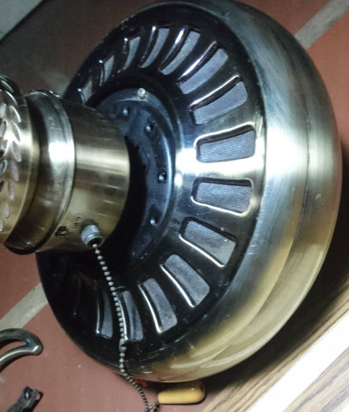 132cm 5 Blade 1 Light Ceiling Fan (Unfortunately no lamp shape - 100% working order)