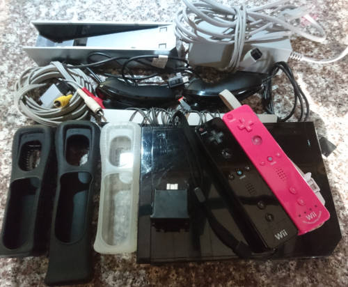Nintendo Wii + 1 game  (Please-Read) - RVL001