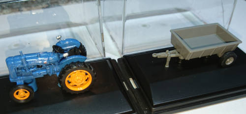 High Detailed Oxford Diecast Vintage Tractor & Trailer