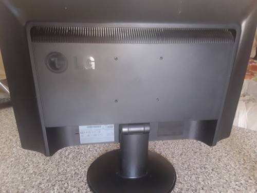 Lg Flatron 16" Desktop VGA Monitor
