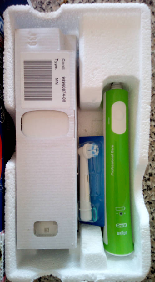 (Box Wear) Oral-B Rechargeable Electric Toothbrush - Junior (Green) With Timing Function