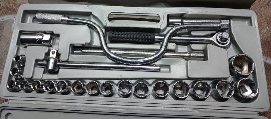 24 Piece 1/2` Drive Metric Socket Set