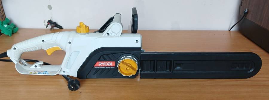 400mm 1800W Ryobi Electric Chainsaw (Require Chain, Display - As New!))