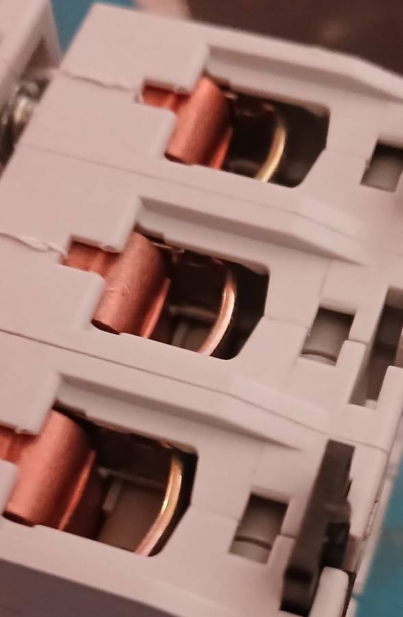 General Electric 100a 220-415V 3 Pole Isolator/Breaker (4 Pieces)