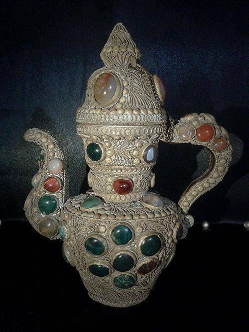 ULTRA RARE 19TH C TIBETAN TEAPOT - WORTH A SMALL FORTUNE!