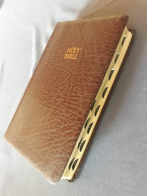 Thomas Nelson NKJ HOLY BIBLE Reference (US import)  - Burgundy Bonded Leather, Thumb Index, as New