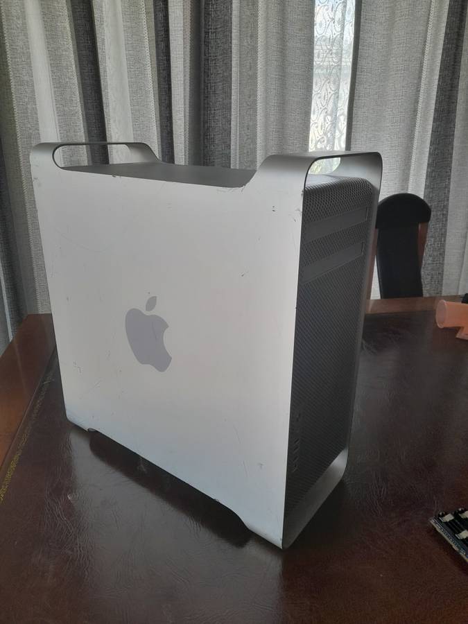 Mac Pro (Ram: 8gb CPU: xeon 5130 x2 (2.0qx) GPU: 7300GT)