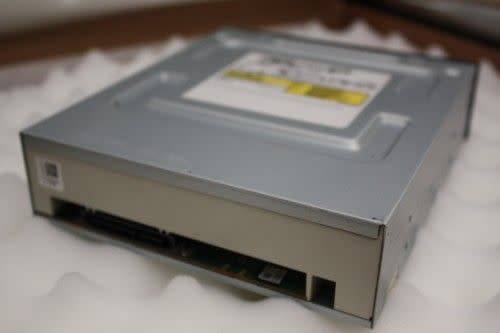 Samsung Super Writemaster - Internal SATA DVD Writer - Model: SH-S223