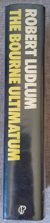 The Bourne Ultimatum - Robert Ludlum 1990 UK First edition Hardcover in dust jacket