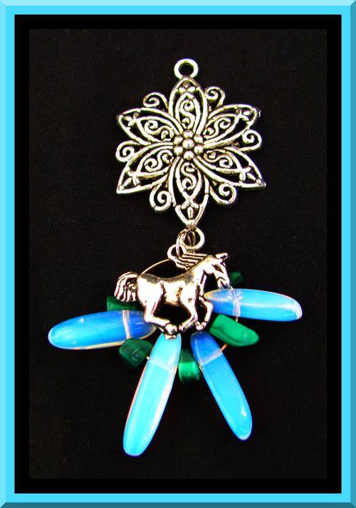 ELEGANT!!!  GORGEOUS PENDANT WITH FREE FORM CRYSTALS, MALACHITE AND TIBETAN SILVER.