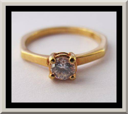 SNAP FRIDAY!!! GORGEOUS LADIES RING WITH CUBIC ZIRCONIA DIAMOND SET IN 18K YELLOW GOLD PLATED RING
