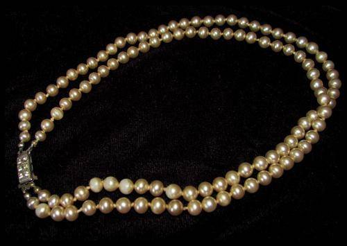 ***VINTAGE*** EXQUISITE LADIES VINTAGE FAUX PEARLS NECKLACE WITH STAMPED MADE IN ENGLAND CLASP