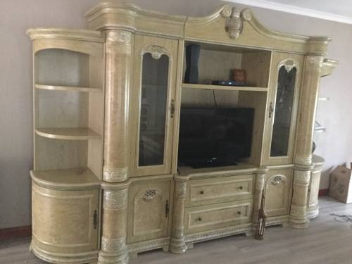 Chateaux Wall Unit