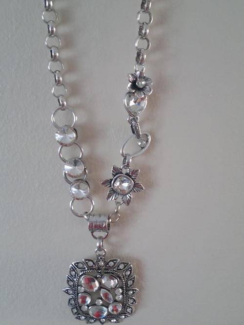 Absolute gorgeous necklace