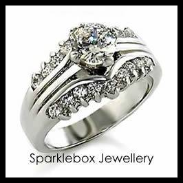 PRINCESS CUT SIMULATED DIAMOND BAND RING SIZE 6