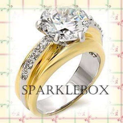 ***GORGEOUS PRINCESS CUT PRONG SETTING CZ BAND RING*** SIZE 6