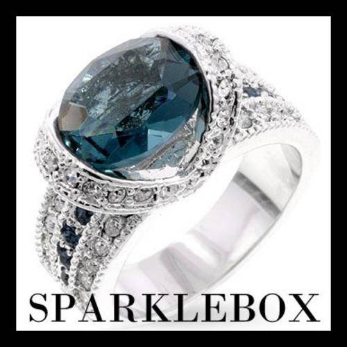 ***NEW STOCK R109 STARTING PRICE*****Gorgeous Sapphire Sea Blue CZ Princess Keylani Ring**SIZE 8