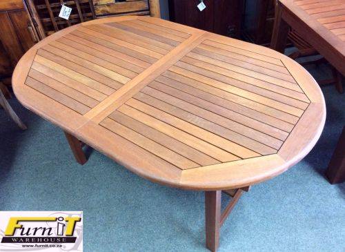 Oval Extendable Table 160 / 210 - Hardwood - Outdoor