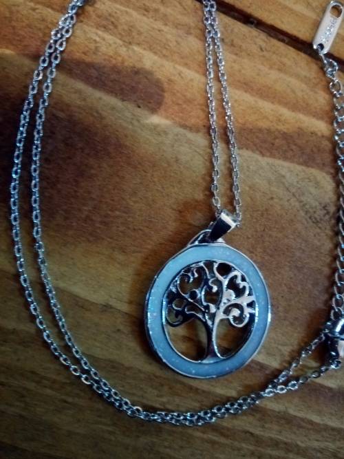 Beautiful Necklace and Pendant Set!