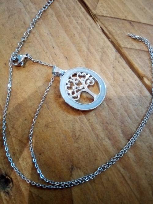 Beautiful Necklace and Pendant Set!