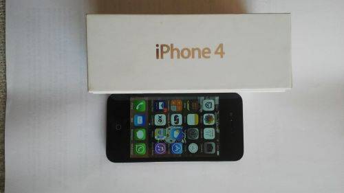 Iphone 4 8GB (in pristine condition)