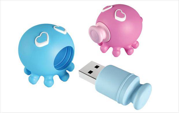 ADATA T806 Kissing Octopus Flash Drive - Blue or Pink