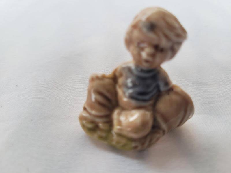 TEN COLLECTABLE WADE WHIMSIES FROM NURSERY RHYMES AND ANIMALS-ALL FOR ONE BID