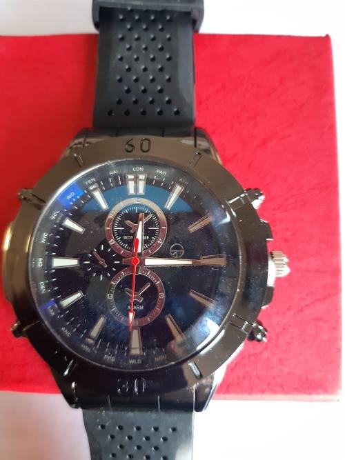 BEAUTIFUL ANALOG WRIST WATCH