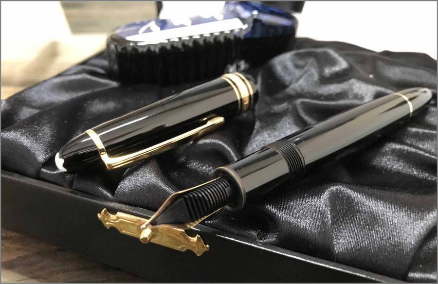 Montblanc Meisterstück Gold Fountain Pen