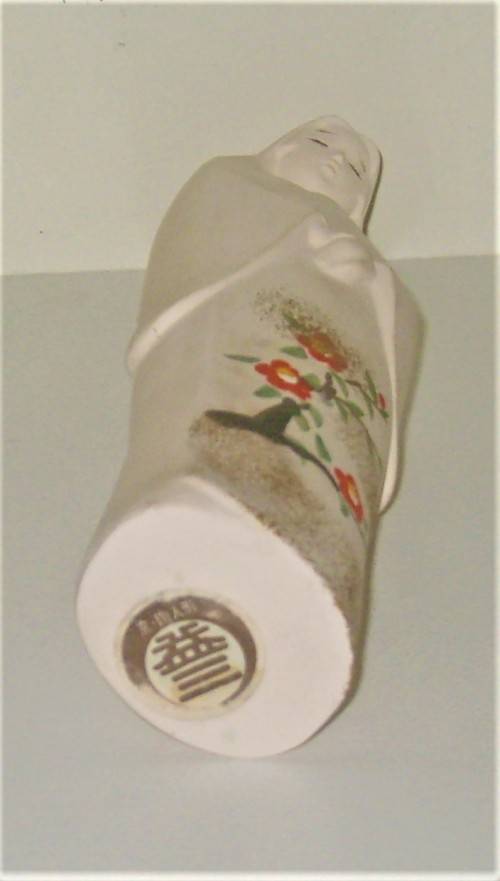 VINTAGE ORIENTAL LADY FIGURINE - HANDPAINTED - SIGNED and STAMPED 19cm