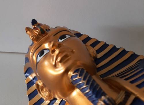 PHARAOH TUTANKHAMUN BUST MADE FROM STONE RESIN HAND FINISHED / PAINTED 18.2 cm