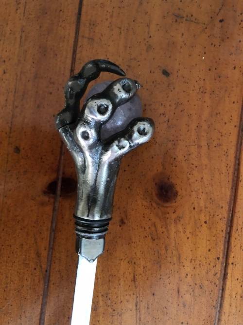 WALKING STICK WITH HIDDEN BLADE