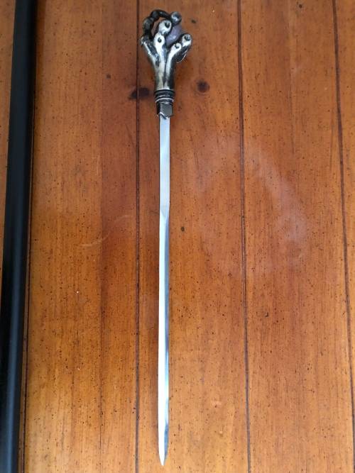 WALKING STICK WITH HIDDEN BLADE