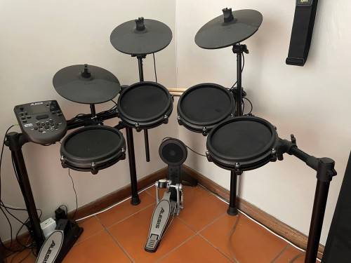 Alesis Nitro Mesh Kit Eight-Piece Electronic Drum Kit with drummers chair - Black